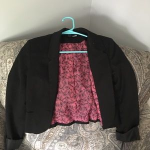 Cropped black blazer